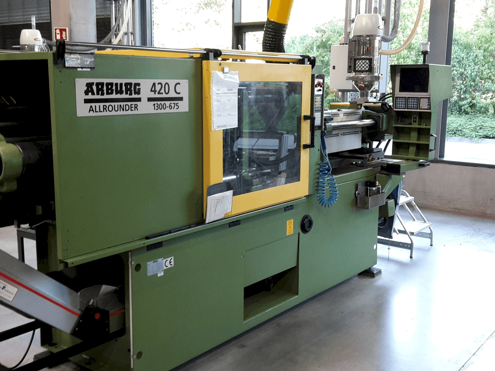Koneen Arburg Allrounder 420 C 1300 - 675 etunäkymä