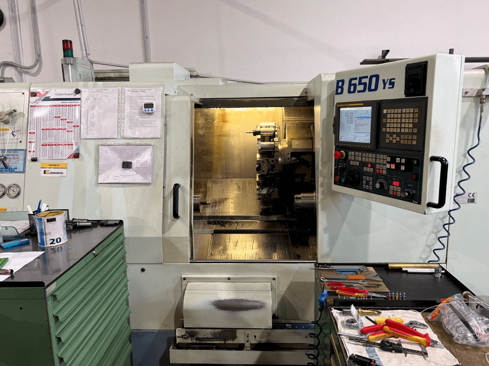 Koneen Biglia B650 YS etunäkymä