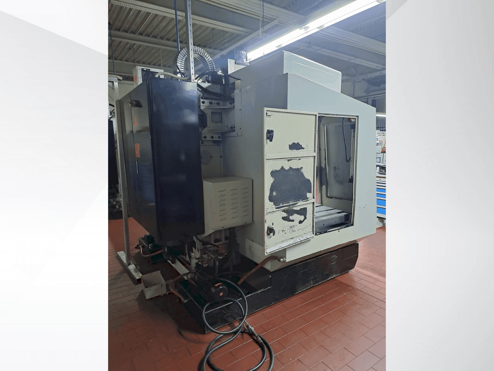Koneen Hurco VMX40 etunäkymä