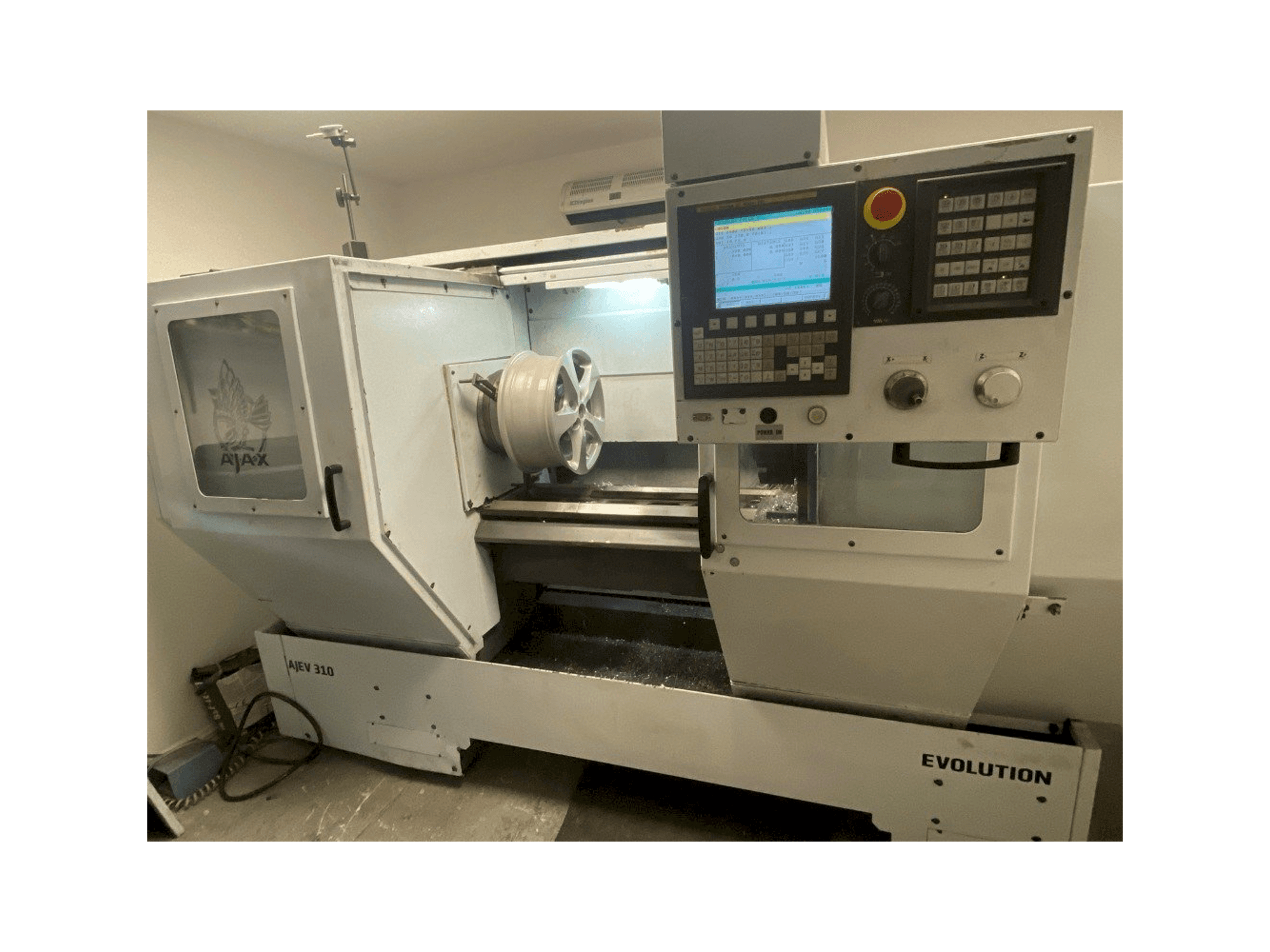 Koneen AJAX EVOLUTION AJEV 310 etunäkymä