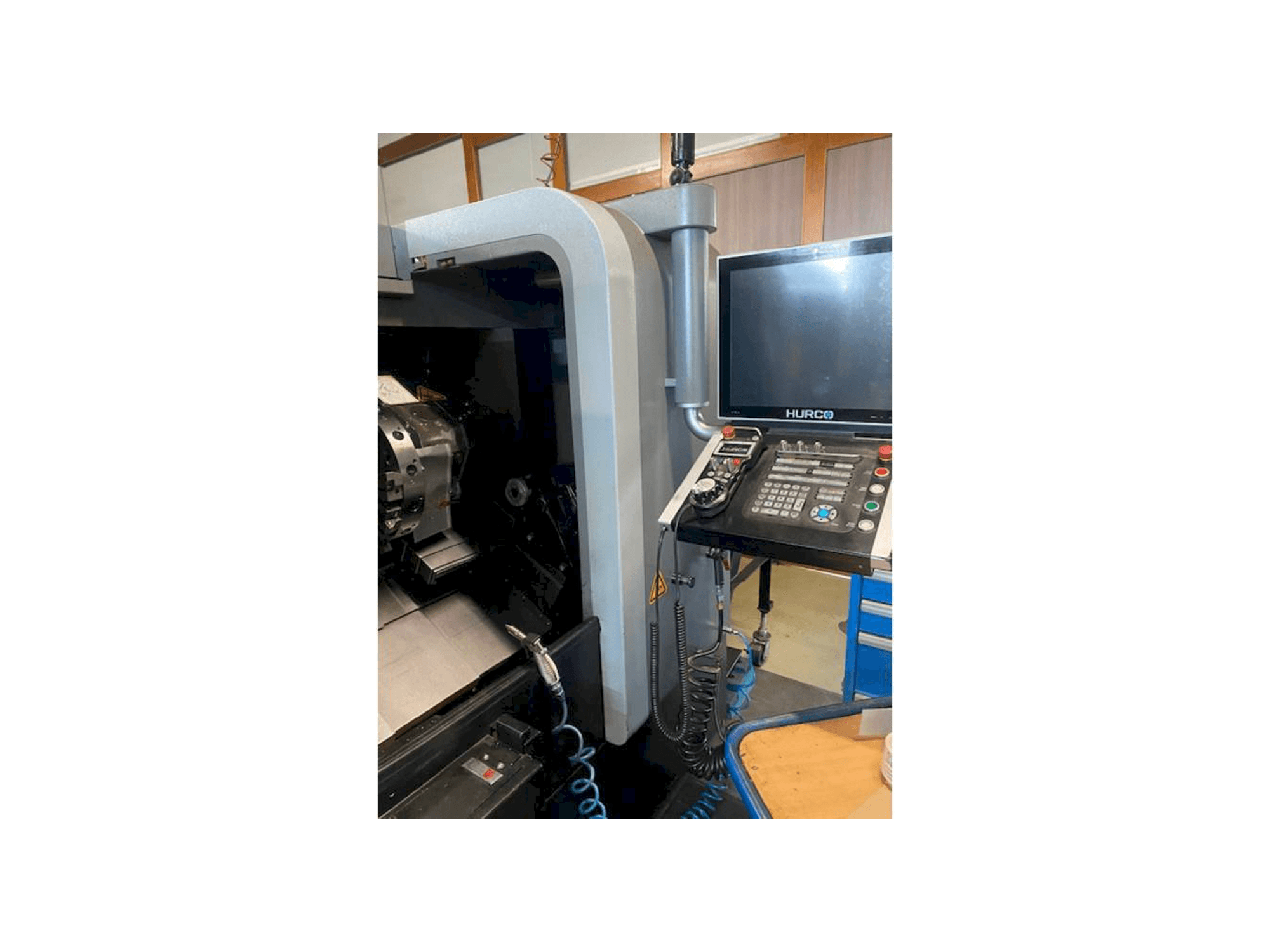 Koneen Hurco TM8i etunäkymä