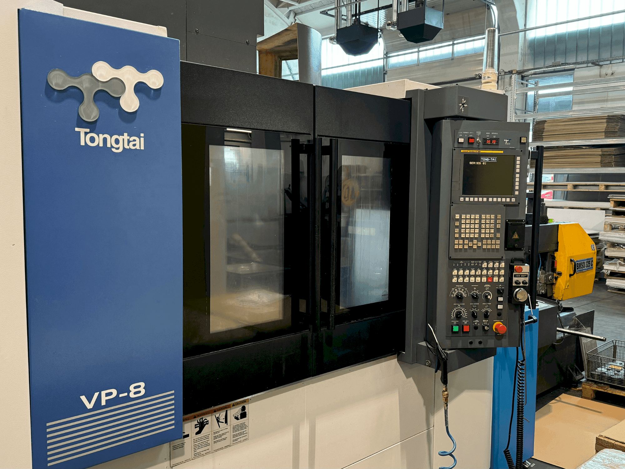 Koneen Tongtai VP-8 etunäkymä