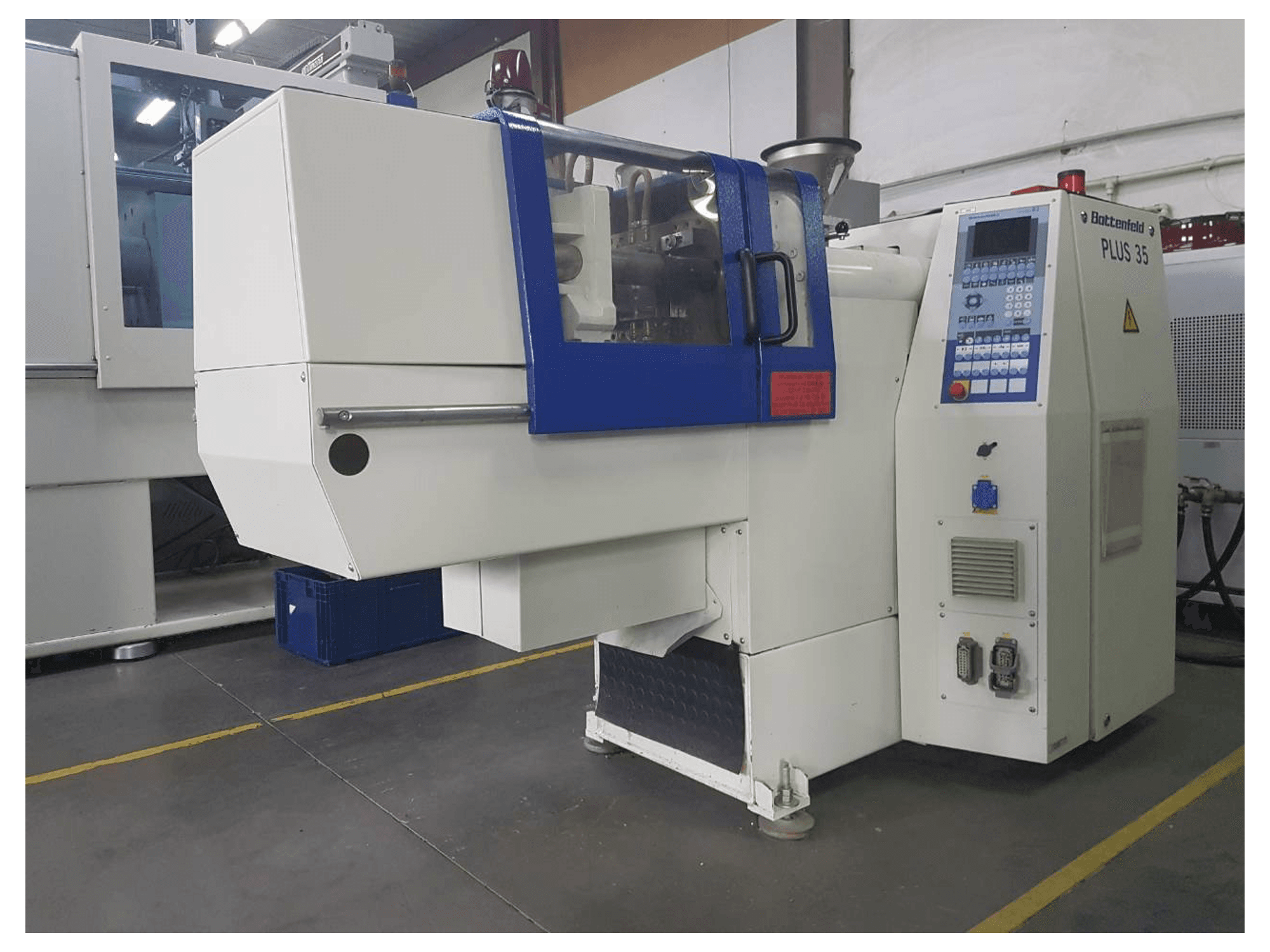 Koneen Battenfeld PLUS 35/75 etunäkymä