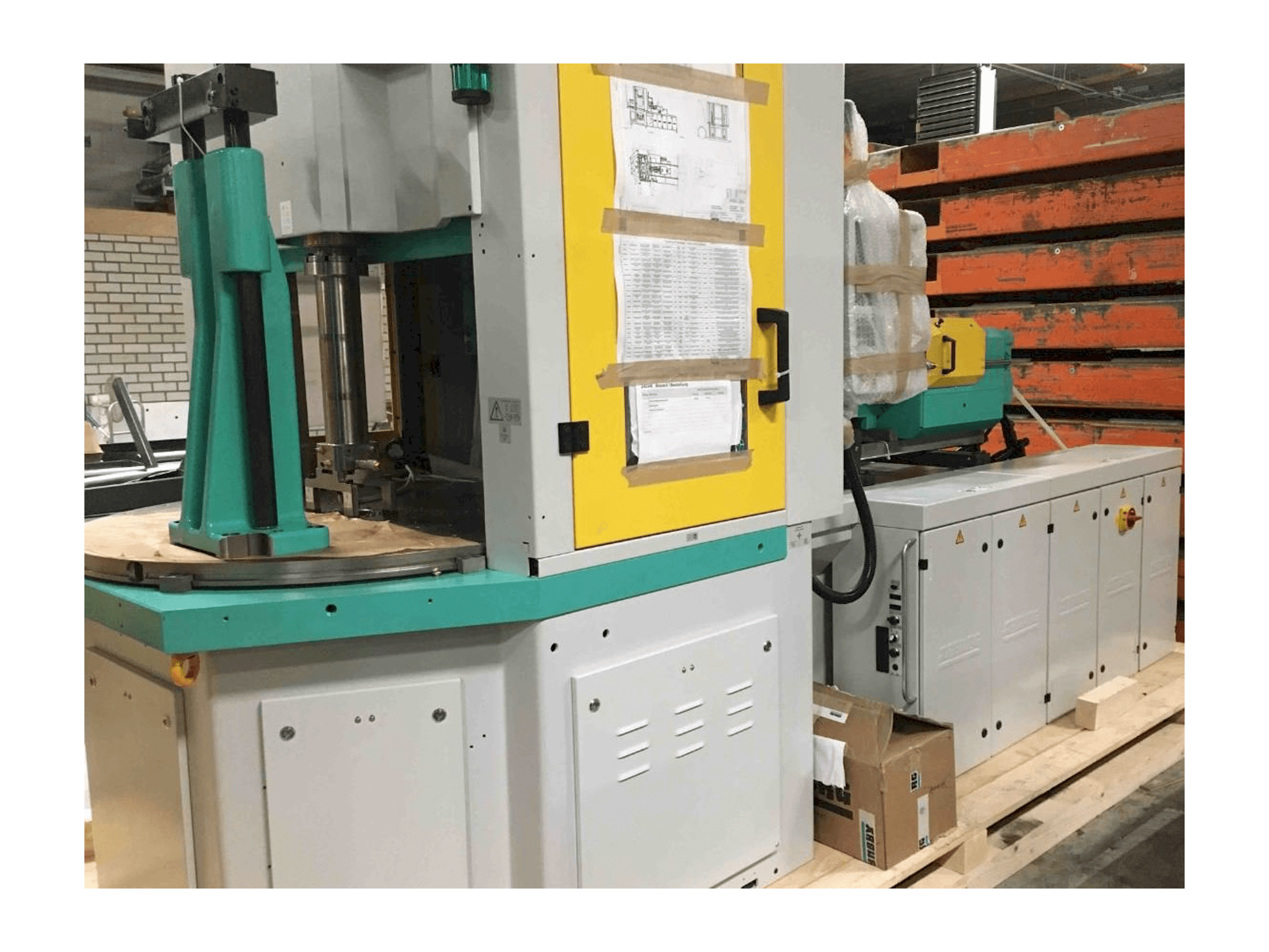 Koneen Arburg ALLROUNDER 1200 t 1000 - 400 etunäkymä