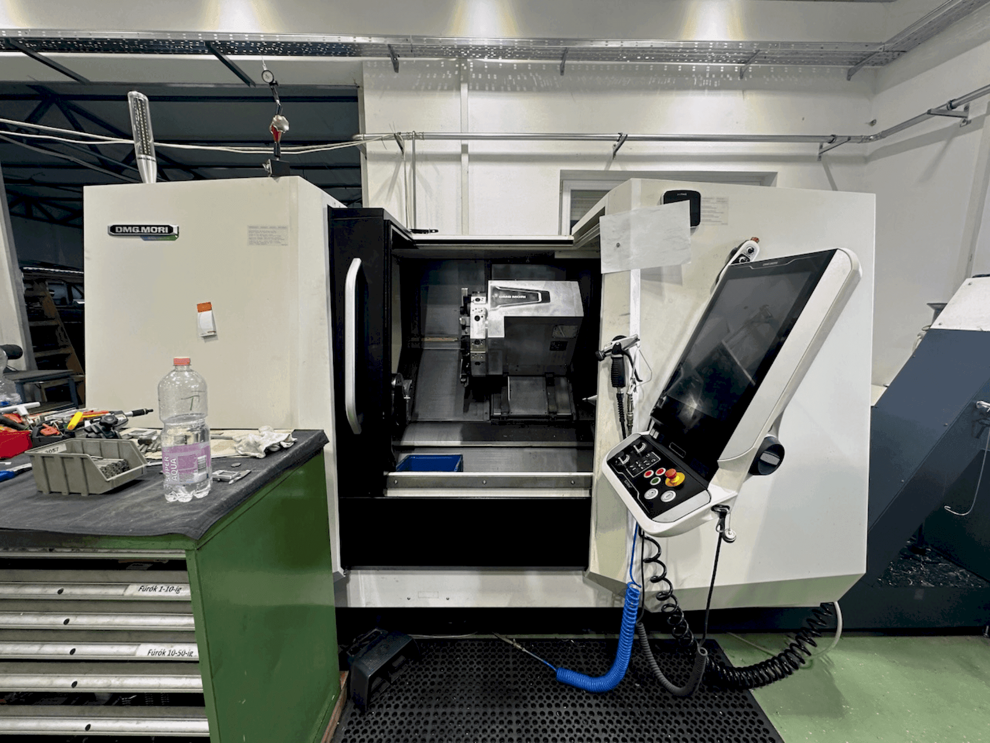 Koneen DMG MORI CLX 450 V4 etunäkymä